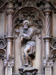 Monastère royal de Brou - Intérieur de l'église de Brou : détail sculpté des stalles en bois (chêne)