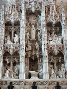 Monasterio real de Brou - Dentro de la iglesia de estilo gótico flamígero Brou: capilla de Margarita de Austria: Retablo de los Siete Gozos de la Virgen en la ciudad de Bourg-en-Bresse