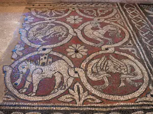 Monastero di Ganagobie - All'interno della chiesa del monastero benedettino: mosaici medievali (mosaico romano)