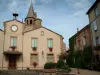 Monestiés - Lugar, Ayuntamiento (Town Hall), las casas decoradas con flores y plantas, y el campanario de la iglesia de la aldea