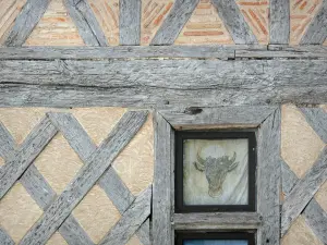 Monflanquin - Medieval bastide town: timber framing