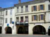 Monségur - Arcaded houses of the Place Robert Darniche square