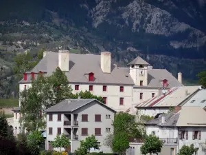 Mont-Dauphin - Cittadella (fortezza di Vauban): Pavillon de l'Horloge e le case della città murata