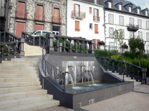 Le Mont-Dore - Spa town: fountain and facades of houses