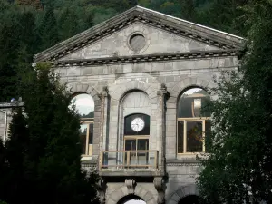 Le Mont-Dore - Spa town: front of the thermal baths (Thermes)