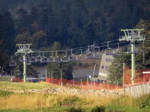 Le Mont-Dore - Ski resort: ski lift (ski lift) and trees in the background in the Massif du Sancy mountains (Monts Dore), in the Auvergne Volcanic Regional Nature Park