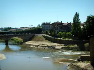Mont-de-Marsan - Brücke auf dem Fluss Midouze und Fassaden der Stadt
