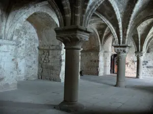 Mont-Saint-Michel - Intérieur de l'abbaye bénédictine : promenoir des moines