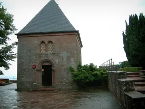 Mont Sainte-Odile - Terrasse du couvent (monastère) avec la chapelle des Larmes