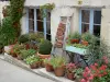 Montaigu-de-Quercy - Flower-bedecked facade of a houses