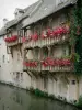 Montargis - Maison aux balcons fleuris (fleurs) au bord de l'eau