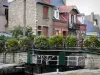 Montargis - Lock, bridge floreale (fiori) e le case