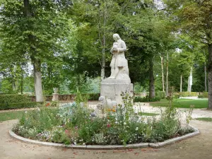 Montbard - Statue von Daubenton im Buffon Park