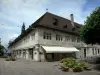 Montbéliard - Halle and flower-bedecked square