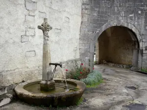 Montbenoît abbey - Fountain and arched passage