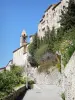 Montbrun-les-Bains - Gasse, die zur Dorfkirche führt