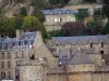 Monte Saint-Michel - Las torres, murallas y casas en la ciudad medieval (pueblo)