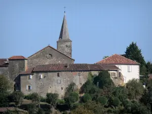 Montesquiou - Campanile della chiesa di San Martino, le case porta fortificata e Castelnau (villaggio)