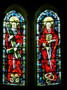 Montier-en-Der - Dentro de la iglesia de la abadía de Saint-Pierre-et-Saint-Paul: vidrieras