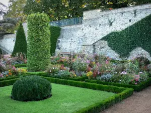 Montluçon - Parterres fleuris du jardin Wilson (jardin des remparts, jardin à la française)