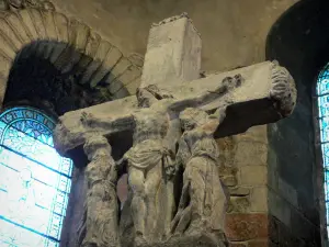 Montluçon - Intérieur de l'église Saint-Pierre : croix de carrefour