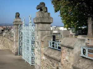 Montluçon - Stone lions and gates of the castle esplanade