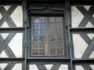 Montluçon - Half-timbered window of the house of the Twelve Apostles