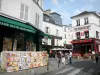 Montmartre - Facciate di case e manifesti di Montmartre