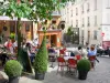 Montmartre - Terrazza del ristorante e facciate di quartiere di Montmartre