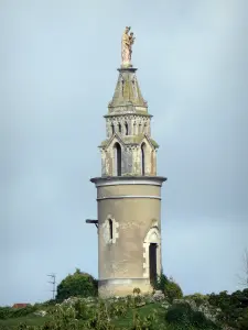 Montmorillon - Motte castrale (Castle butte) or Virgin rock, tower topped by a statue of the Virgin