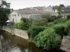 Montmorillon - Gartempe rivier, tuin en huizen in de stad