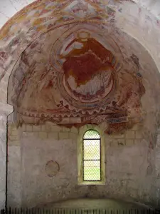 Montoire-sur-le-Loir - Dentro de la capilla de Saint-Gilles y sus frescos románicos (murales)