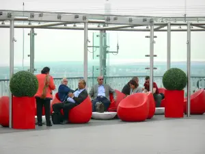 Montparnasse toren - Break ontspannen op het dakterras stoelen