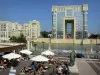 Montpellier - Hotel de regio, gebouwen, rivier Lez, cafe