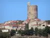 Montpeyroux - Keep (toren) met uitzicht op de huizen van het middeleeuwse dorp