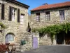 Montpeyroux - Casas de piedra en el pueblo medieval