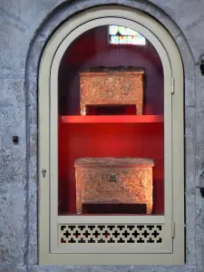 Montpezat-de-Quercy - Inside Saint-Martin collegiate church: treasure: wedding chests