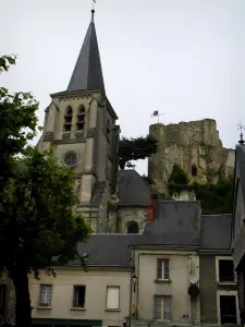 Montrichard - Clocher de l'église Sainte-Croix, donjon et maisons de la ville