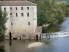 Montricoux - Moulin de Montricoux, rivière Aveyron, et arbres au bord de l'eau