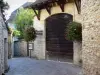 Morestel - Porche d'entrée de la maison Ravier