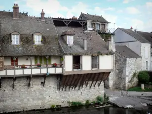 Moret-sur-Loing - Houses along the River Loing