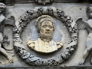 Moret-sur-Loing - Carved details (inset) of the facade of the house of François I (Chabouillé town house)