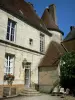 Mortagne-au-Perche - Maison des comtes du Perche abritant la bibliothèque municipale et le musée Alain ; dans le Parc Naturel Régional du Perche