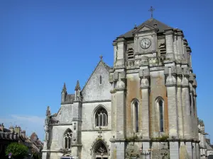 Mortagne-au-Perche - Église Notre-Dame de style gothique flamboyant ; dans le Parc Naturel Régional du Perche