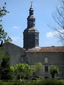 Mortemart - Zwiebelturm der Kirche (ehemalige Kapelle des Klosters der Augustins)