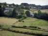 Morvan - Regionaler Naturpark des Morvan: Weideland, Bäume und Häuser