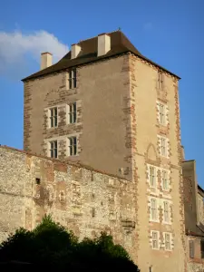 Moulins - Donjon de la Mal Coiffée (vestige de l'ancien château des ducs de Bourbon)