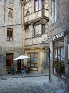 Moulins - Gevels van huizen in de oude stad