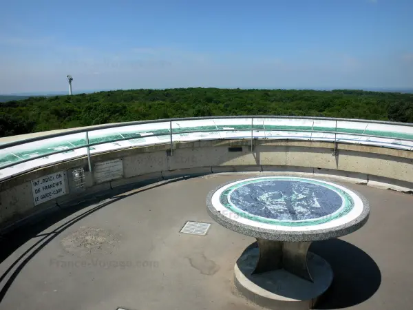 Mount Avaloirs - Avaloirs belvedere in the Normandy-Maine Regional Nature Park: viewpoint indicator at the top of the belevedere of Mount Avaloirs with a view of the surrounding green landscape