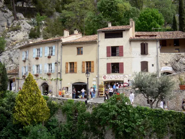 Moustiers-Sainte-Marie - Guía turismo, vacaciones y fines de semana en Alpes de Alta Provenza